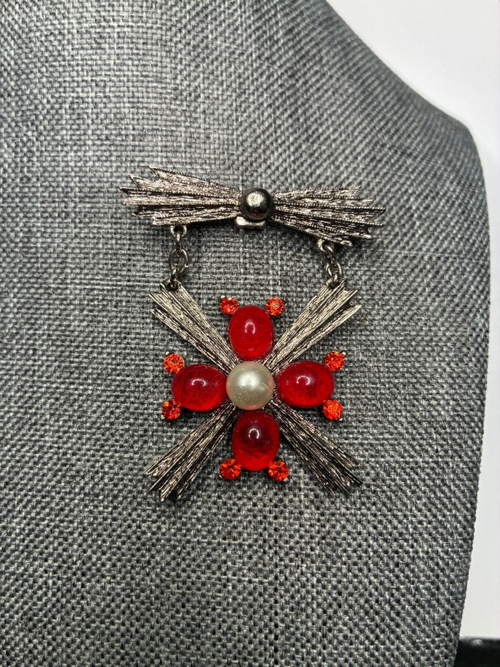Vintage Etched Silver-tone dangle Maltese Cross Brooch